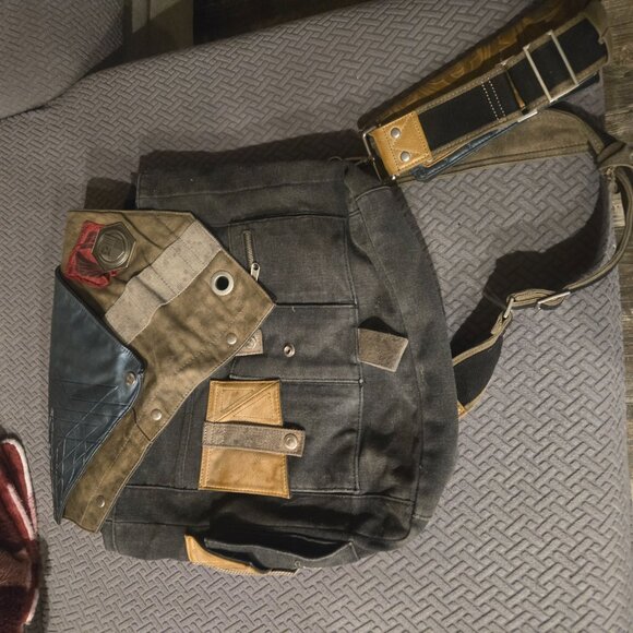 Destiny 2 Collectors Edition Backpack Frontier Messenger Bag EUC - Picture 3 of 3